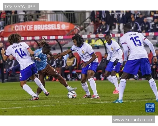 比利时一号足球球星领衔球队备战新赛季 展望未来挑战与梦想