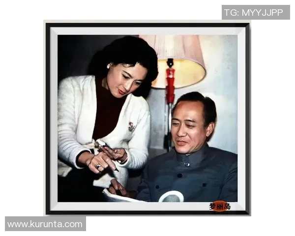 天下足球十大球星背后的女人:揭秘他们的婚姻与爱情故事